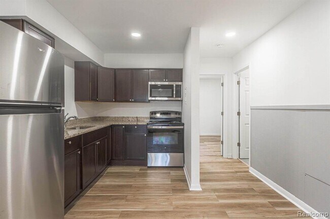 Building Photo - 2475 S Commerce Rd