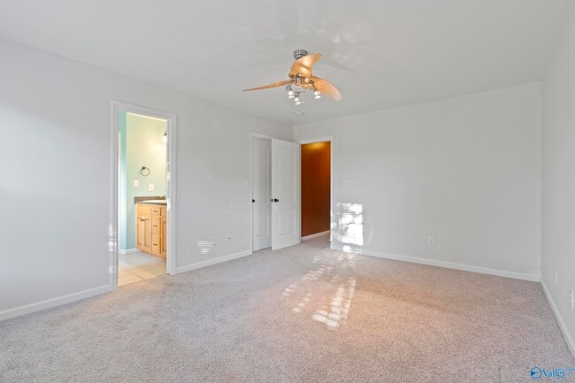 Building Photo - 102 Compass Hill Cir