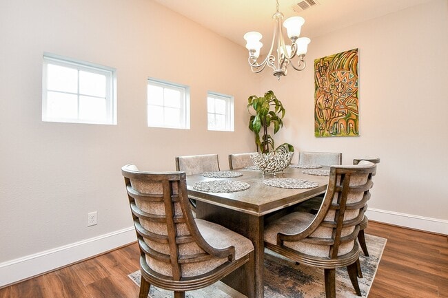 Building Photo - 4604 Chartres St