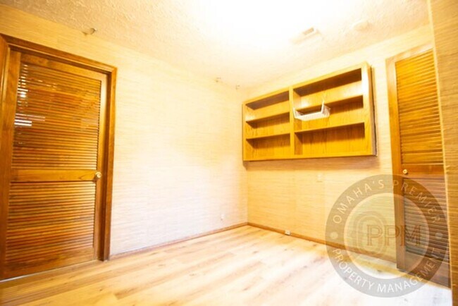 Building Photo - Spacious 3 Bed 3 Bath House