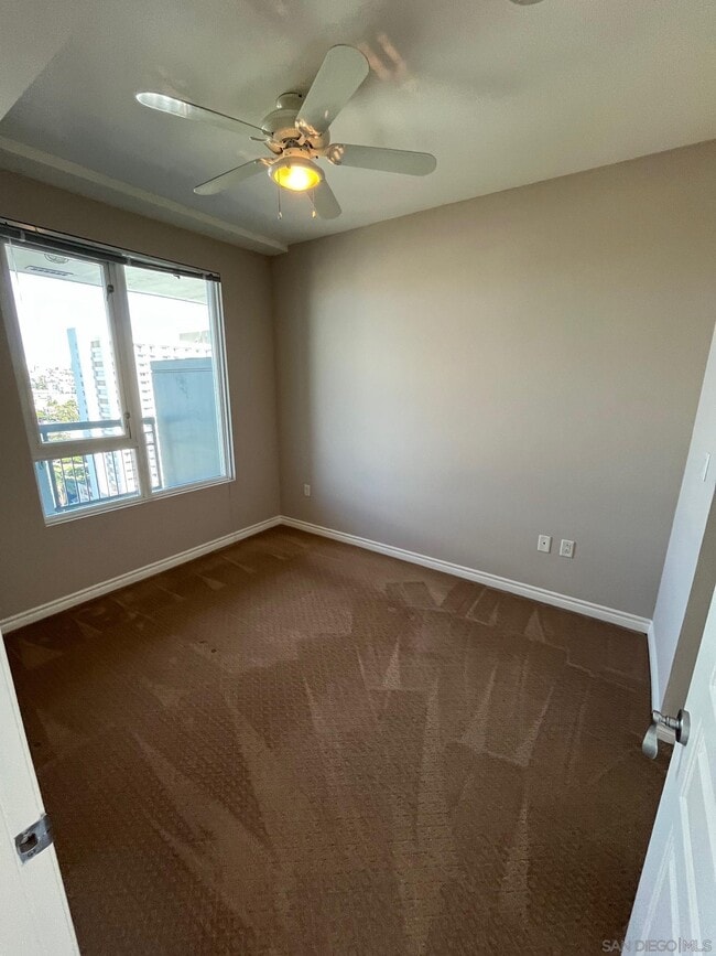 Building Photo - 300 W Beech St