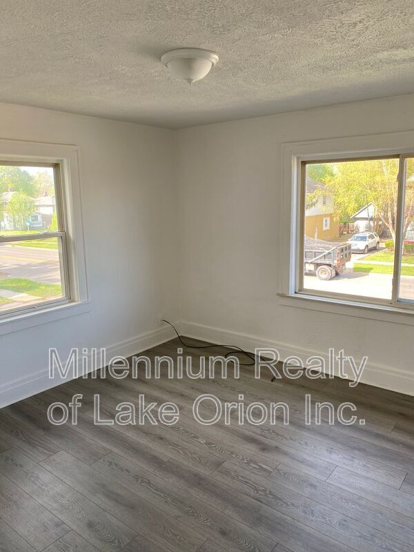 Building Photo - 638 Joslyn Ave