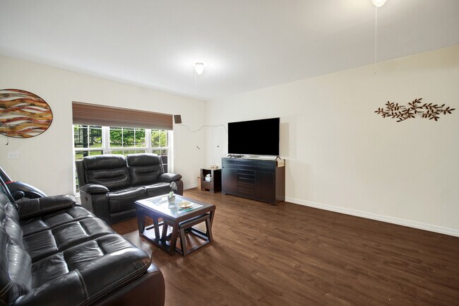 Building Photo - 439 Bay Tree Cir