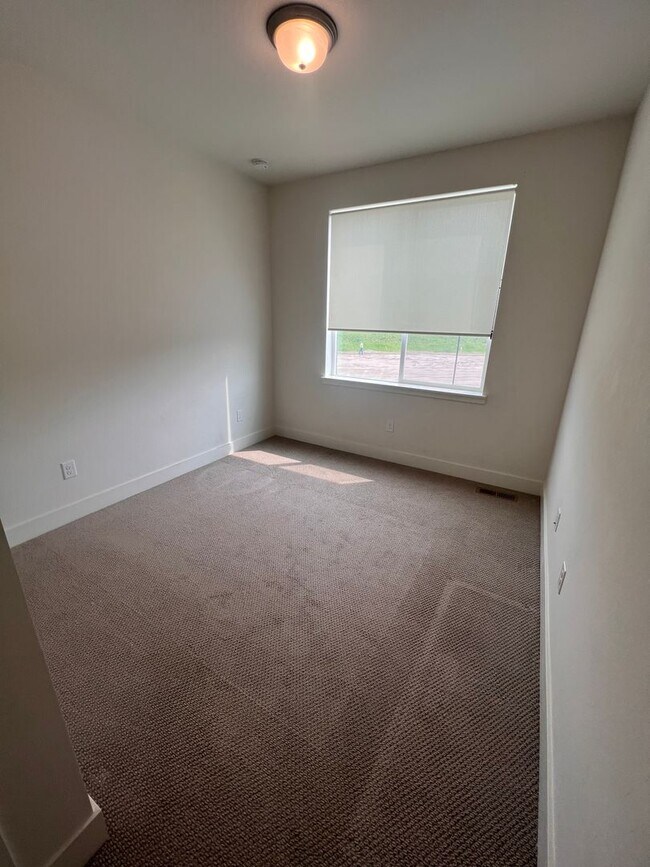 Building Photo - NEW BUILD 4 Bed 3.5 Bath Townhome In Superior-Available Now!