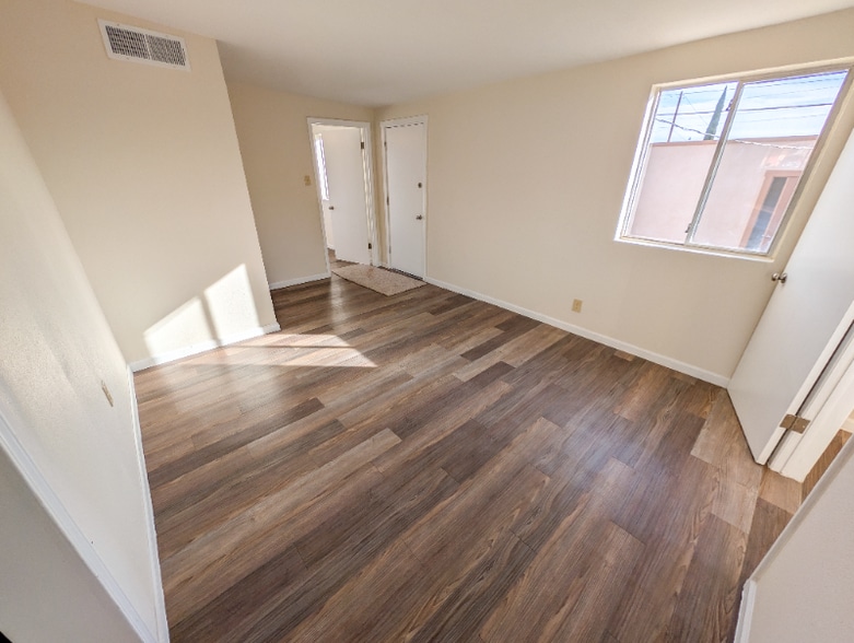 Building Photo - 3524 Mobile Ave