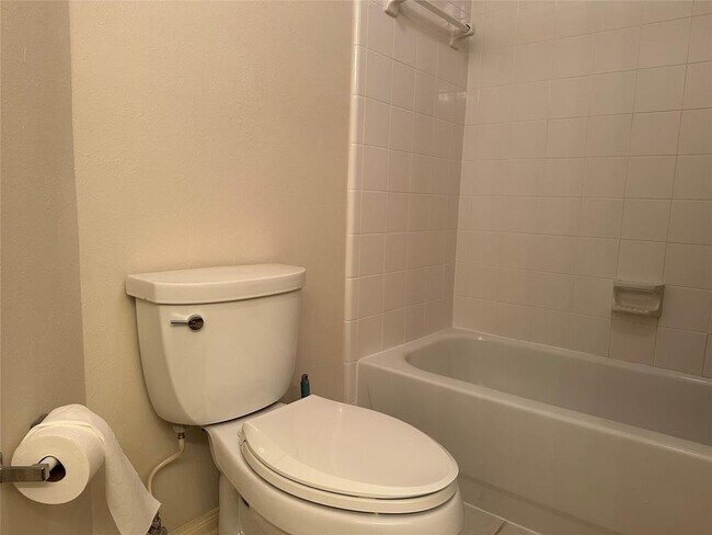 Building Photo - 2307 Millerton Ln