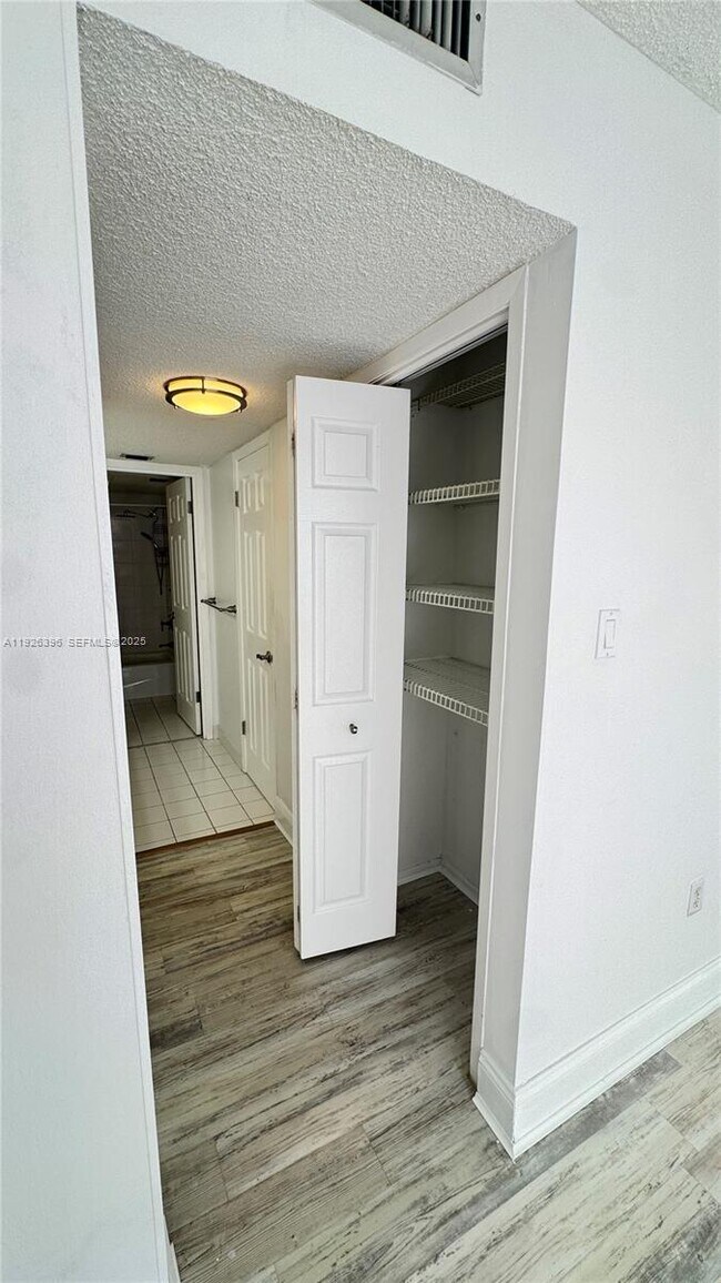 Building Photo - 18061 Biscayne Blvd