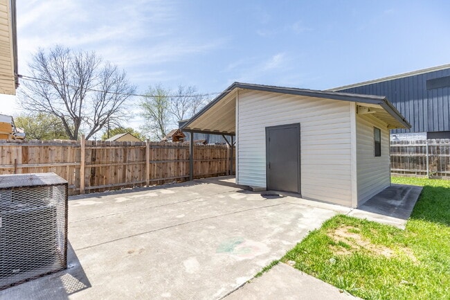 Building Photo - 131 Harald Ct