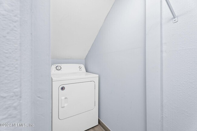 Building Photo - 3870 Mission Dr