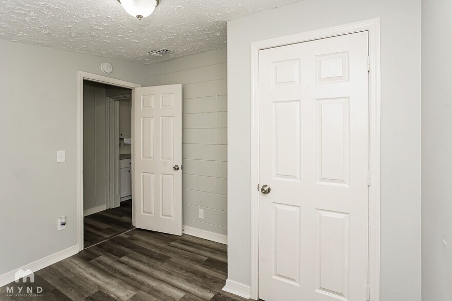 Building Photo - 1826 45th St S