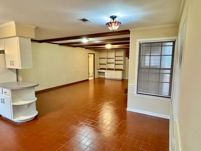 Building Photo - Gorgeous Interiors in this BONUS SPACE + 4...