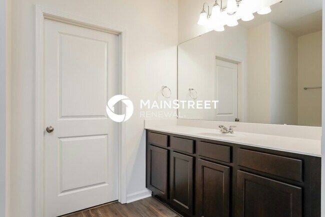 Building Photo - 4 Bedroom Pet-Friendly Home in Zebulon, NC with Main Street Renewal