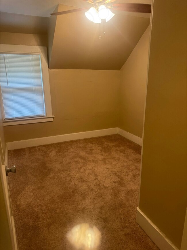 Building Photo - 101 Bowling Ln