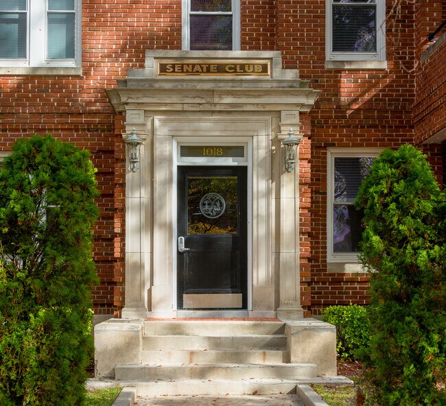 Building Photo - The Senate Club - 2 bedroom/2 bath **** MO...