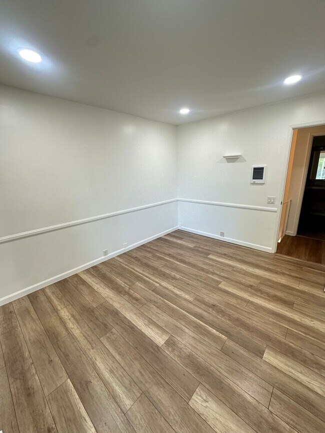 Building Photo - 230 Regency Ct
