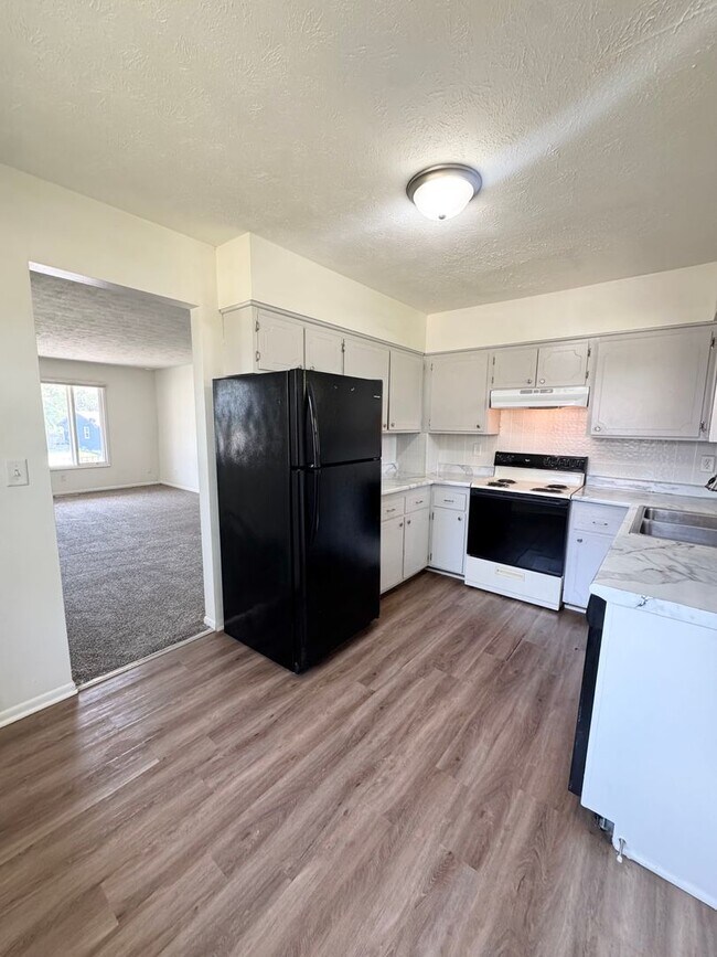 Building Photo - 4874 Robin Dr