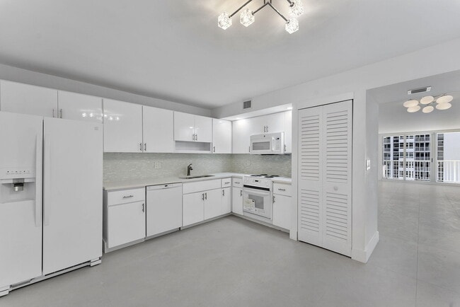 Building Photo - 1360 S Ocean Blvd