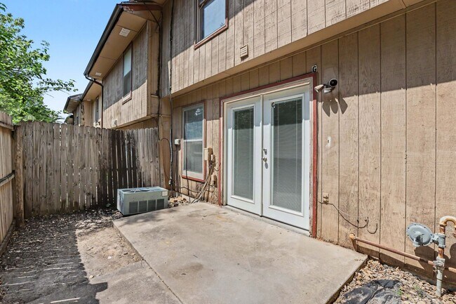 Building Photo - 1300 N Rockwell Ave