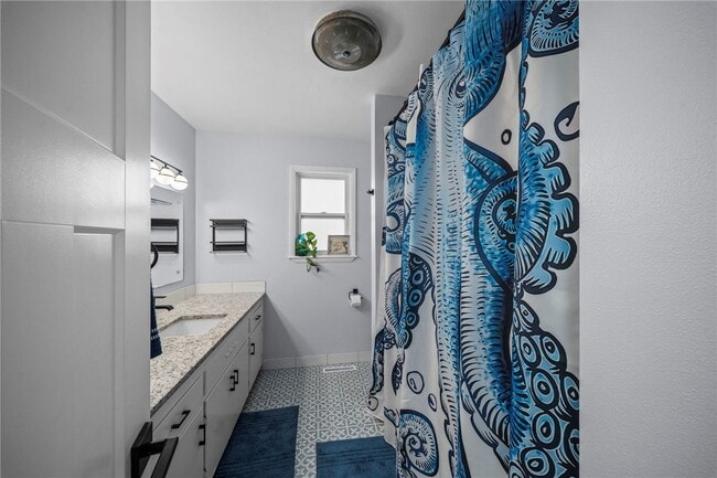 Building Photo - 1202 SW B St