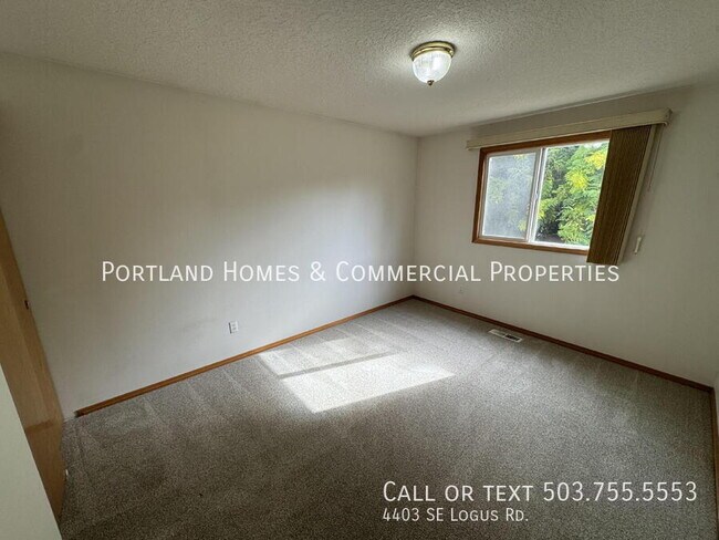 Building Photo - 4403 SE Logus Rd