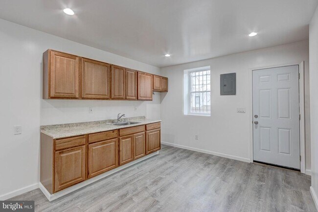 Building Photo - 2654 Wilkens Ave