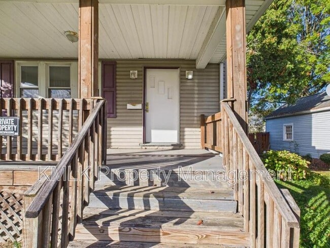 Building Photo - 903 Donald Ave