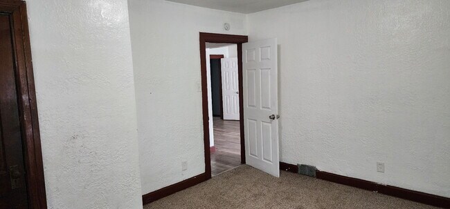 Building Photo - Lovely 3-Bedroom Florissant Home – Comfort...