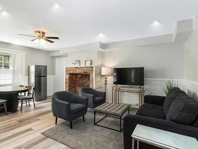 Building Photo - 77 Coggeshall Ave