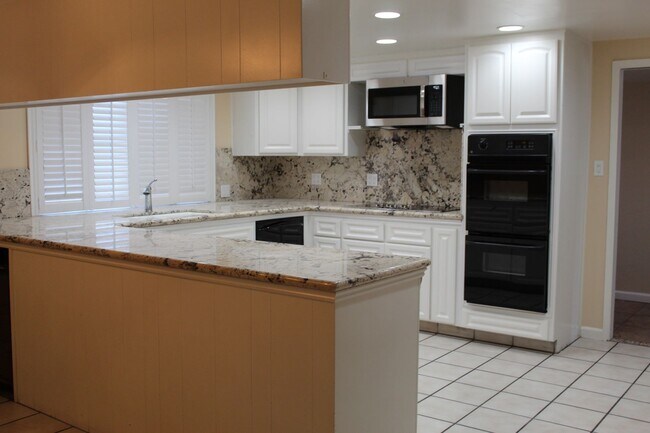 Building Photo - 804 Ferdinand Ct