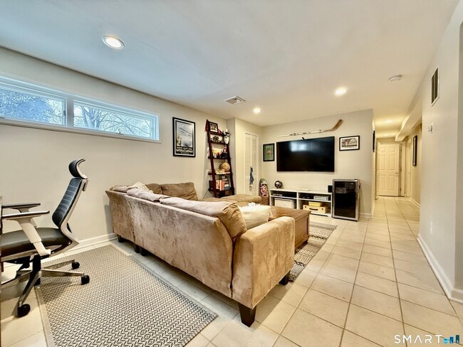 Building Photo - 23 Sleepyhollow Dr