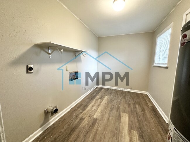 Building Photo - 1104 Hilton St