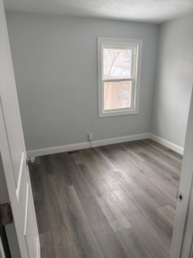 Building Photo - 13 Earl St