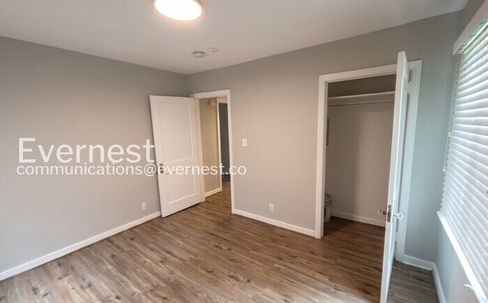 Building Photo - 425 87th St S