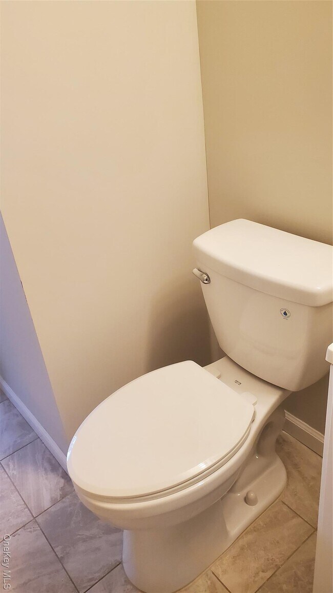 Building Photo - 460 Old Town Rd