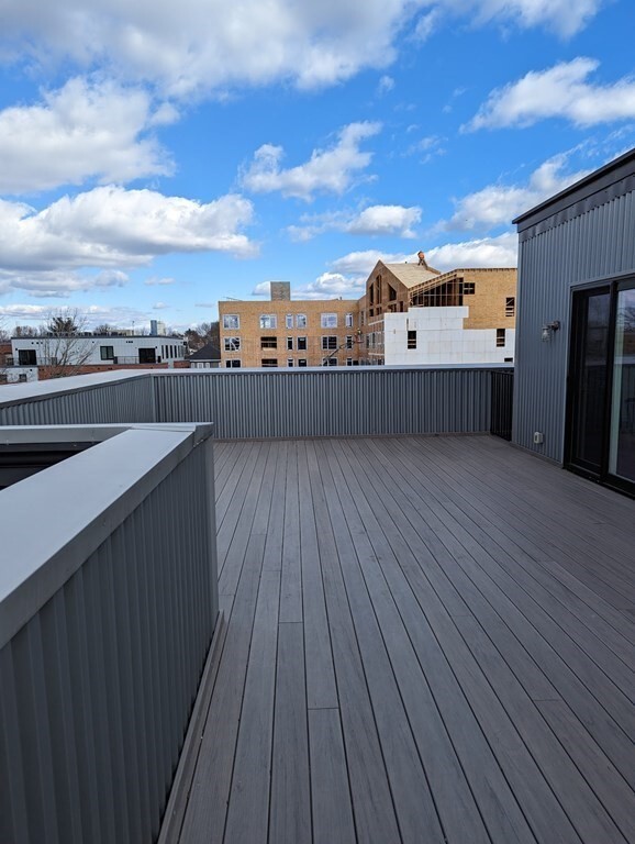 Building Photo - 3383 Washington St