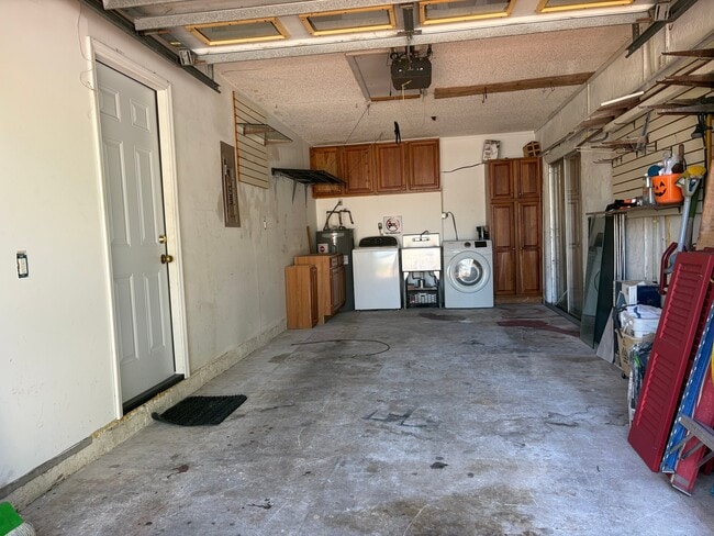 Building Photo - 217 Dickens Ave