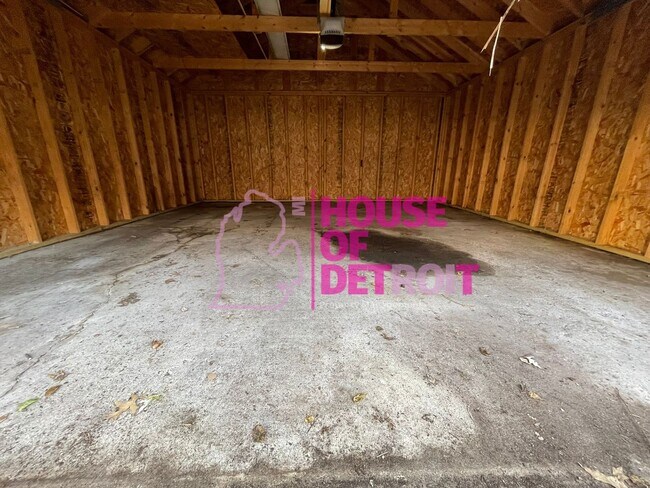 Building Photo - SECTION 8 ONLY | 4 BEDROOM | 3 BATH | FREE...