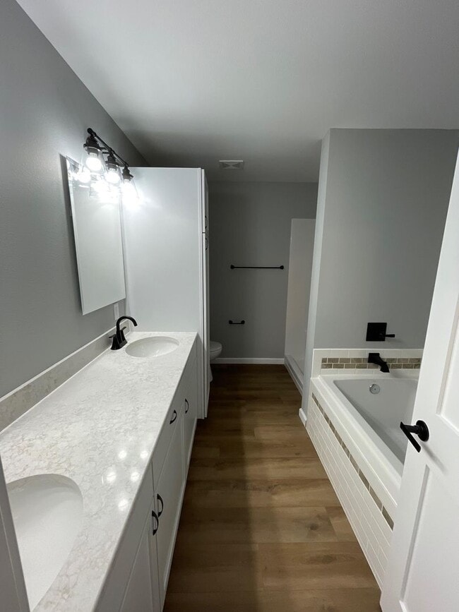 Building Photo - 2506 Landmark Dr