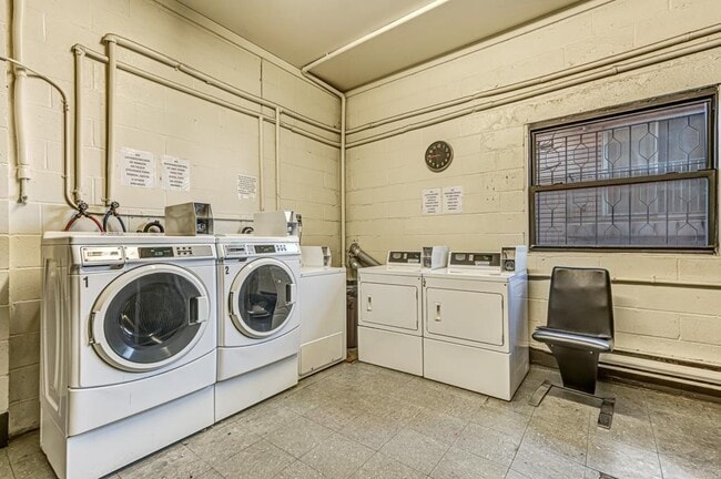 Building Photo - 416 68th St