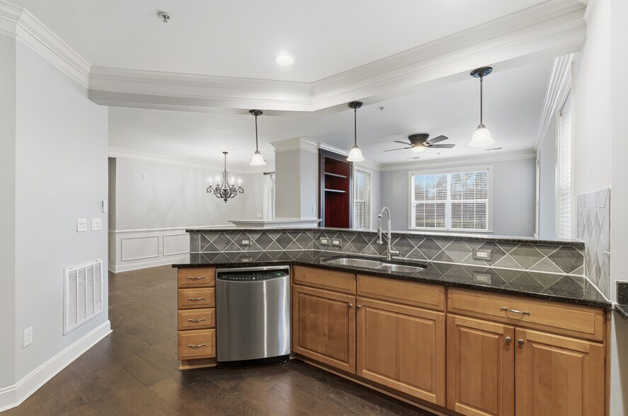 Building Photo - 10421 Rosegate Ct