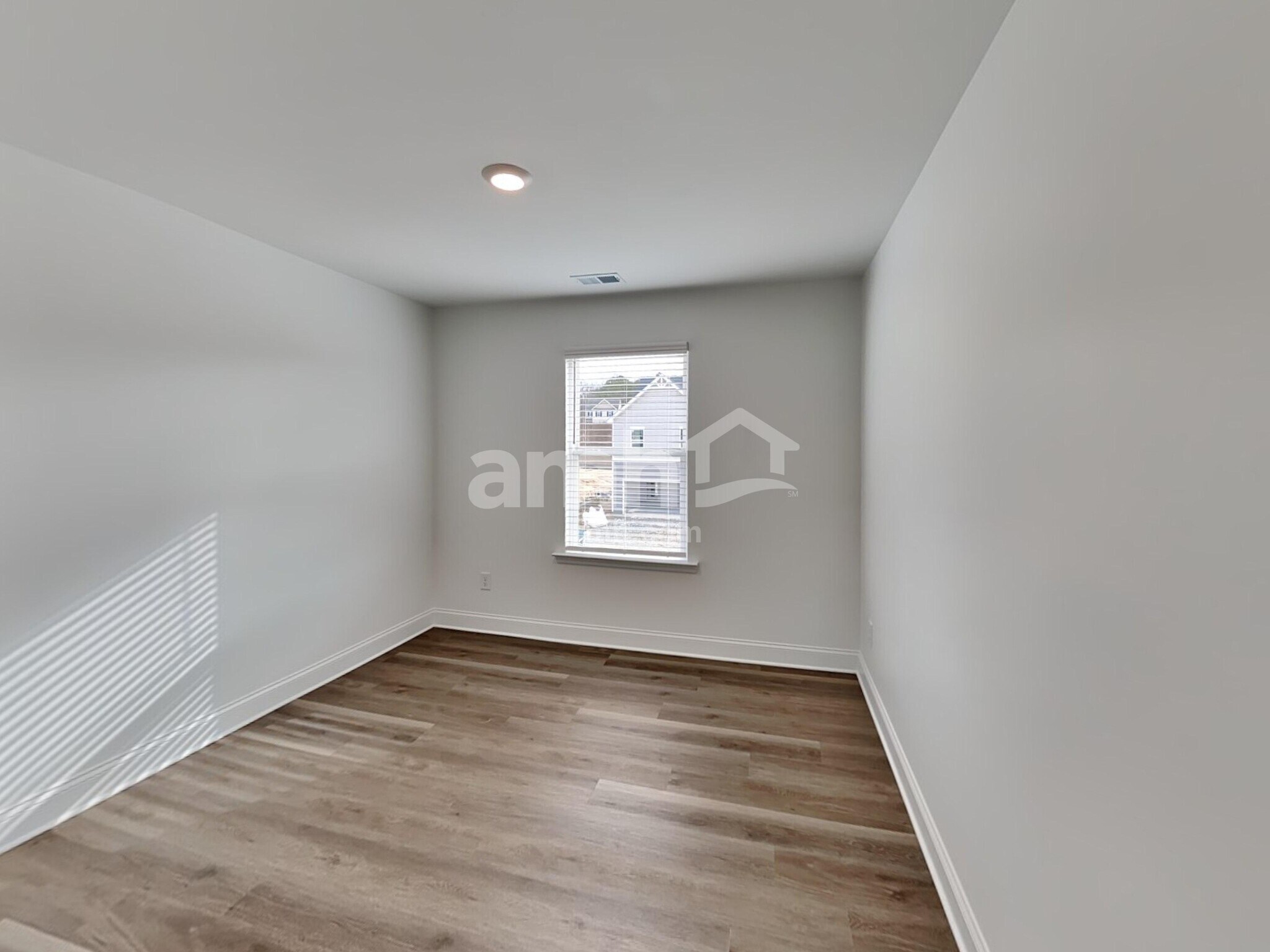 Building Photo - 1032 Highland Walk