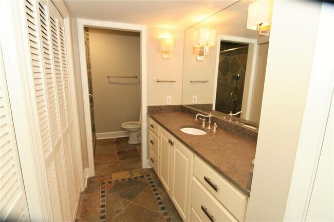 Building Photo - 82 Montre Square NW