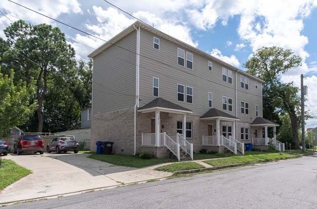 Building Photo - MOVE IN READY 3 Bedroom!