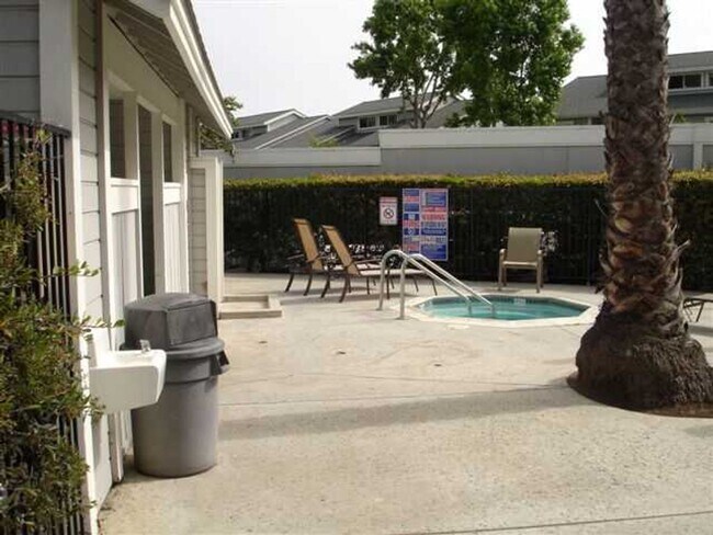 Building Photo - r287