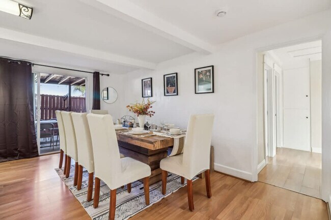 Building Photo - 609 Carlsbad St