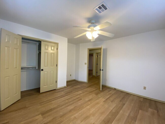 Building Photo - 4 Bedroom With Downstairs Master Bed