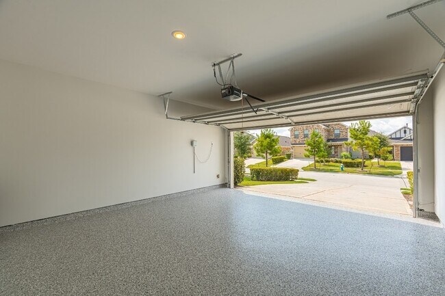 Building Photo - 10627 Whitejacket