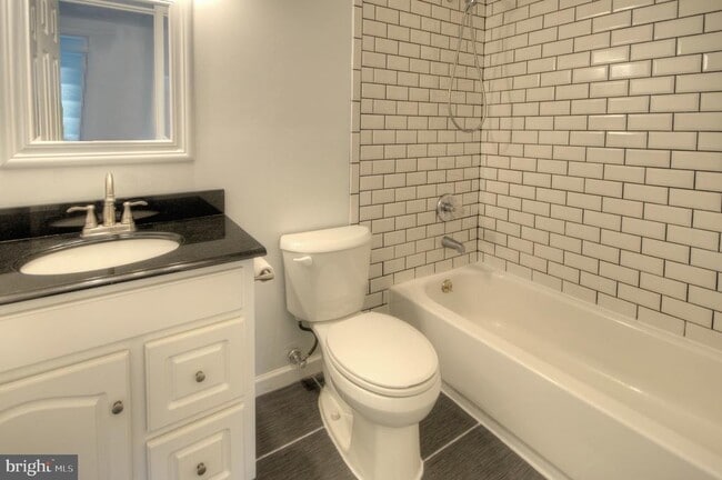 Building Photo - 49 Brambling Ln