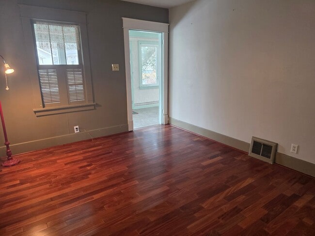 Building Photo - 3-Bedroom, 1-Bathroom Home with Basement & Garage – $1,375/Month | Accepting Section 8