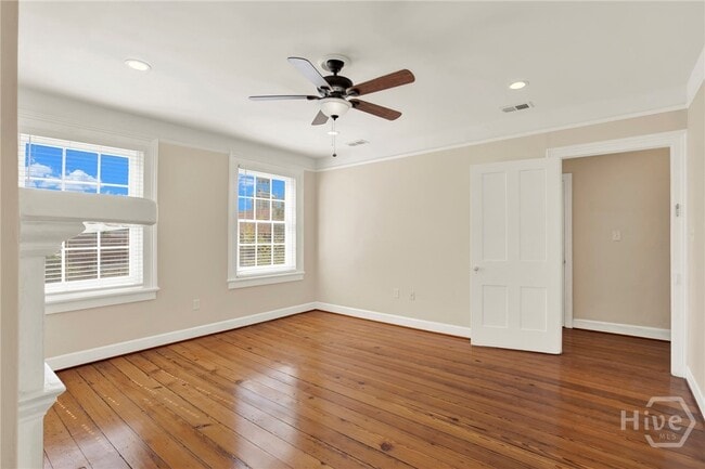 Building Photo - 32 E Taylor St